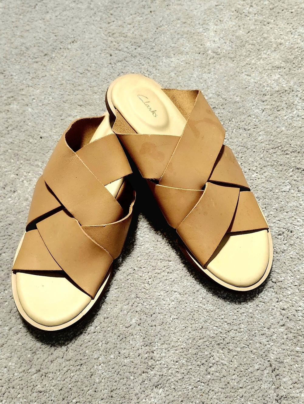 Clarks Willow Art Leather Sandals Made in Portugal NWT (no box) Light Tan Size 7